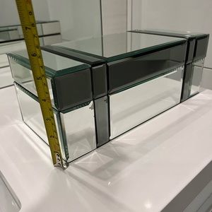 MIRRORED BOX